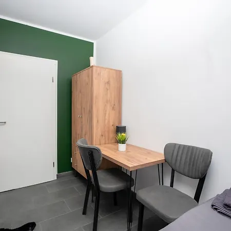 شقة Serviceroom24 - 4 In Wlan - Smart-tv - 24-7 Check-in Und Kuche *